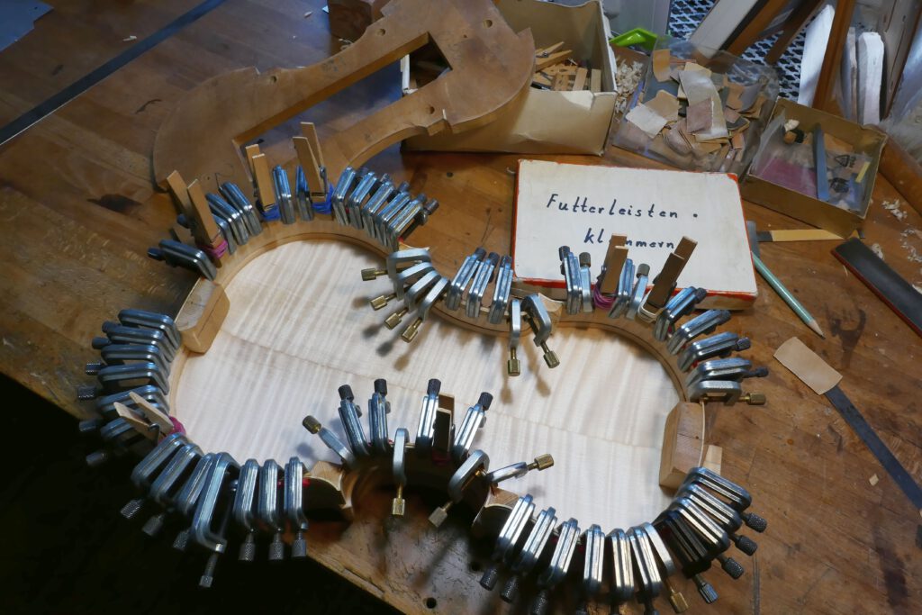 op.90, Futterleisten, Deckenseite