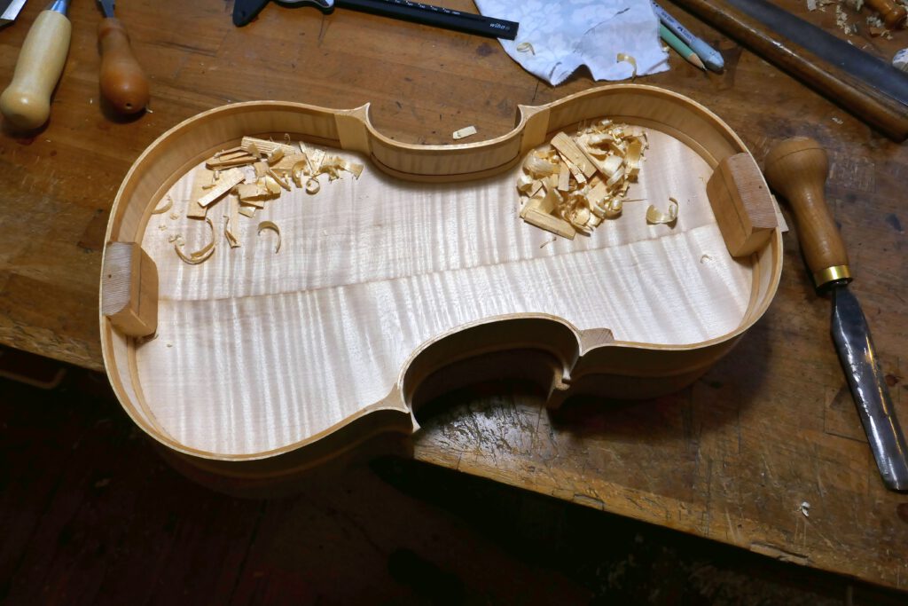 op.90, Innenausarbeitung
